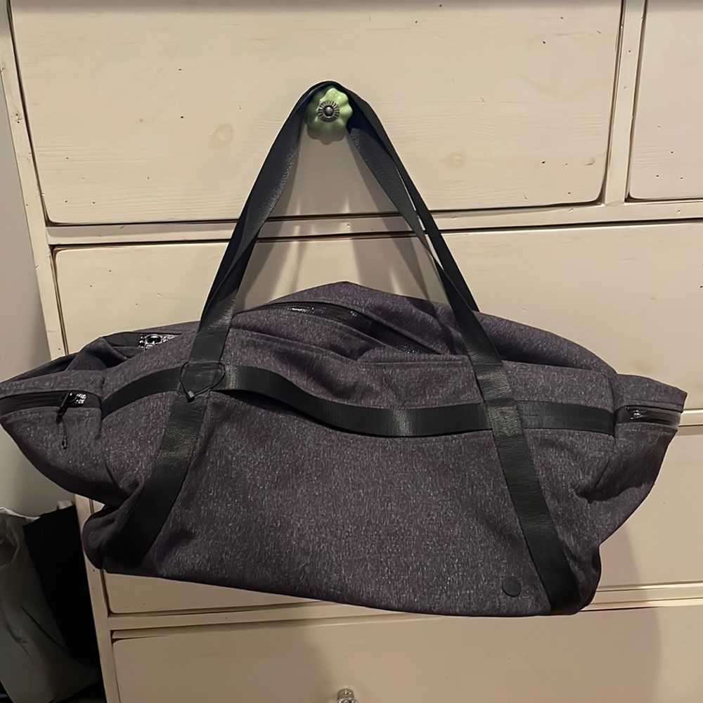 Lululemon duffel bag . Like new!
